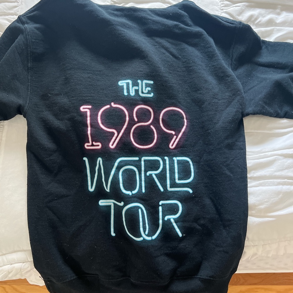 Taylor Swift 1989 World Tour Official Merch!
